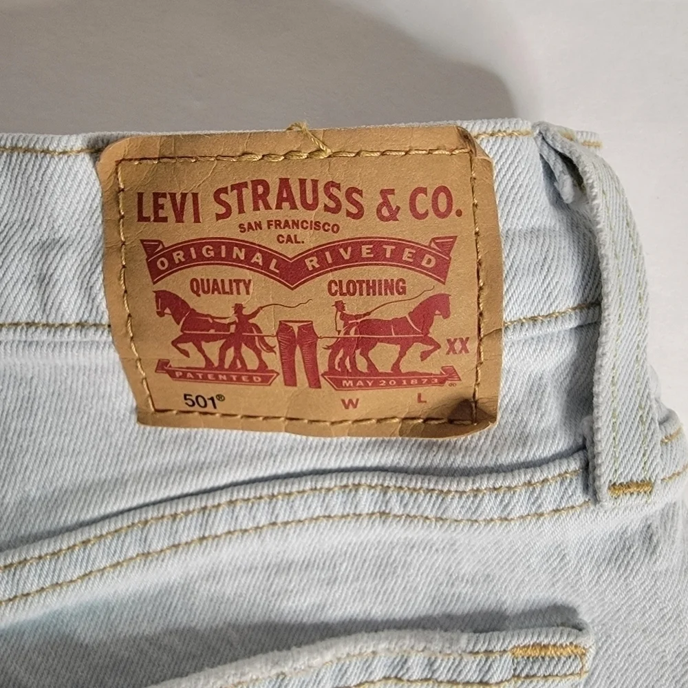 Levi's 501 Denim Cut-Off Bermuda Shorts Sz 30 Stretch Light Wash